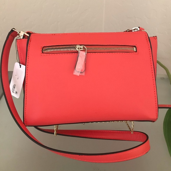 Guess Purse - Picture 5 of 6